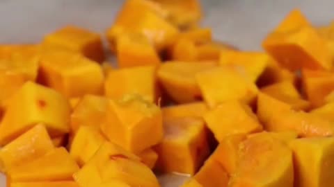 DELICIOUS EASY TO MAKE PUMPKIN MAC N CHEESE RECIPE - VEGAN