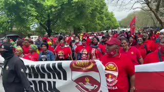 Crowds gather ahead of Cosatu March