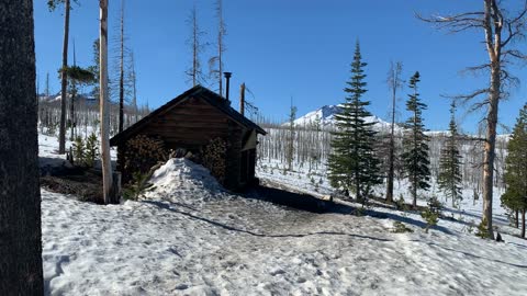 The Jeff View Shelter Area – Upper Three Creek Lake Sno-Park – Central Oregon – 4K