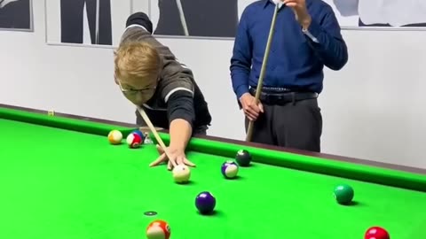 Funny pool game video 🤣