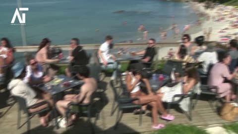 Iberians hit the beaches as temperatures rise 10C above normal | Amaravati Today