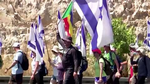 Thousands march into Jerusalem protesting judicial overhaul
