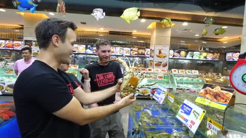 World's largest crabs are here! Chinese Seafood Monster Feast for $3400!