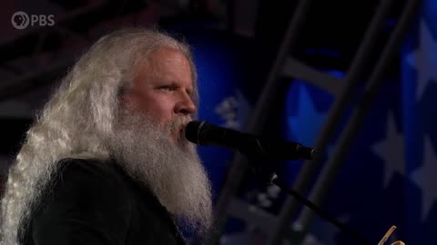 Jamey Johnson Performs "21 Guns