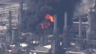 BREAKING: Massive fire after an explosion at the PEMEX refinery plant in Deer Park, Texas