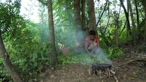 Shrimp eating in jungle, cooking on a rock | Primitive Wildlife-12