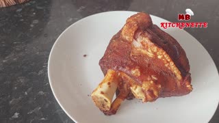 Few people cook pork knuckle like this! Recipe from Germany for super crispy pork knuckle