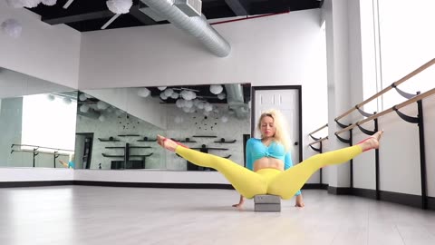 Stretching Art Full Body Stretch with Yoga Band
