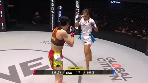 Huge bonus "falls on the head", hot girl Muay Thai celebrates