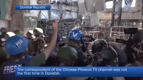 Foreign TV reporters visit Yelenovka where Azov POWs w hit by Himars - Ukraine War 2022