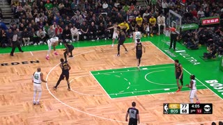 NBA - Tatum steps back and drills the triple to cut the lead to 6! Lakers-Celtics