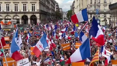 Resistance: French people protest against their government! (Paris, France)