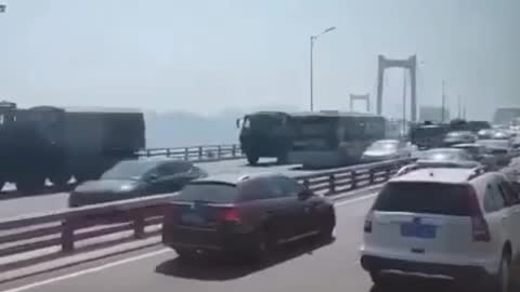 Convoy of PLA military equipment was spotted on the bridge between Xiamen Island and mainland Fujian