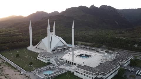 The Faisal Mosque is the largest mosque in South Asia and the fourth largest mosque in the world.