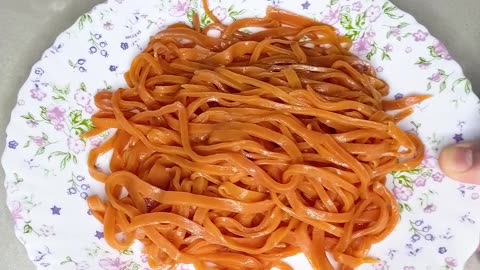Making Noodles with TOMATO PUREE Instead of Water