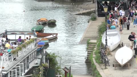 crowd richmond boat pan shot raw 4