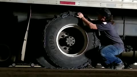 Throwing tire chains