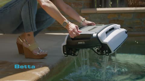 Solar Powered Robotic Pool Skimmer with dual charging option