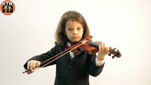 The Most Inspiring Child Violinist Plays a Beautiful Violin