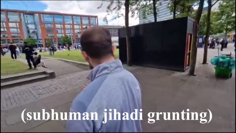 Muslim Attacks Actual Man & Finds Out
