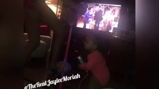 Karaoke with Jaylee🎤🎤! This 1 year old has all the moves!