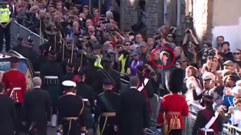 Prince Andrew was insulted by a guy during Queen Elisabeth II's funeral!