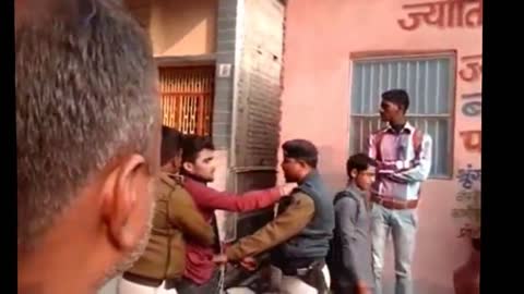 Boy Slaps Bihar cop, video goes viral | वनइंडिया हिन्दी