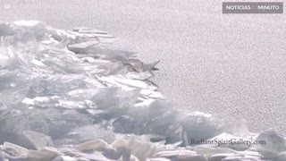 EUA: O gelo no lago Superior de Minnesota está vivo!