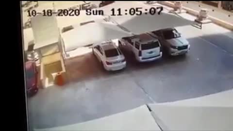 Man escapes death when parking lot suddenly collapses in Saudi Arabia