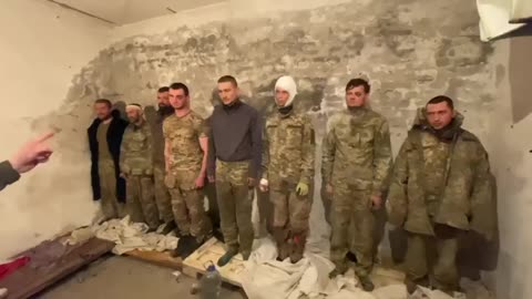 Ουκρανοί ΝΑΖΙ υποχρεώνονται να συγχαρούν τους Ρώσους για την Ημέρα της Νίκης