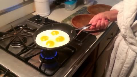Slow Motion Footage Perfectly Captures Flawless Epic Egg Flip
