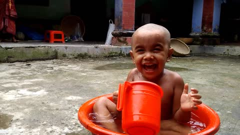 Baby's pool bath//baby's swimming pool//baby taking bath.