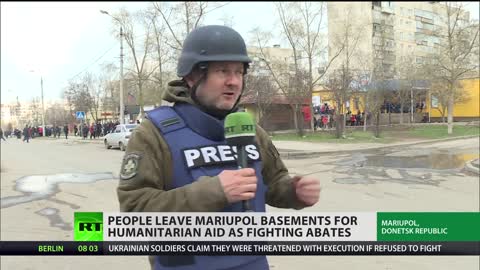 La gente lascia gli scantinati per gli aiuti umanitari mentre i combattimenti a Mariupol diminuiscono le truppe russe hanno preso il controllo della maggior parte della città