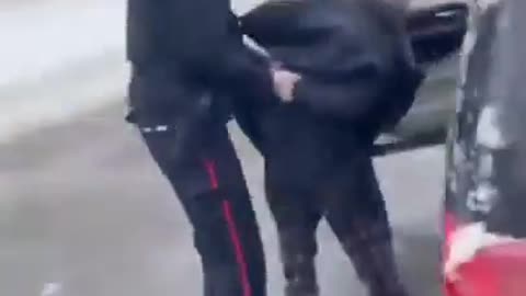 Ottawa cops rough up an old man after he shows support for freedom protesters