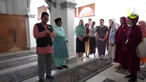 Mosque Tour : 20 Australian students visit Mosque for 1st time