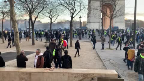 Gilets jaune Paris ultimatum end of a long day