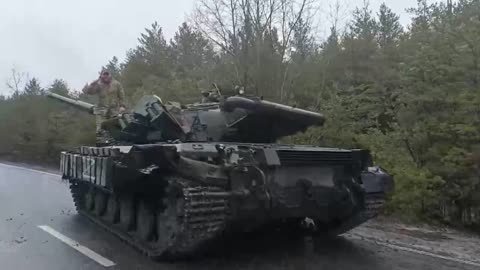 abandoned and destroyed ukrainian tanks