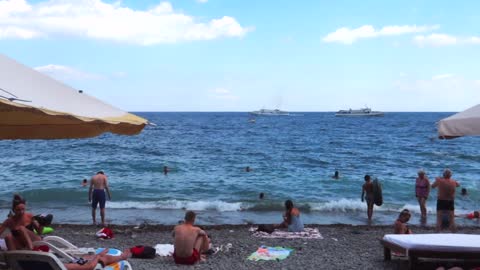 YALTA CRIMEA RUSSIA LA MONTECARLO RUSSA Primorsky beach 2021 .COSE CHE NON VEDI IN TELEVISIONE DOCUMENTARIO posto giusto dove chiedere l'asilo politico appunto in Russia...come in Italia giusto??