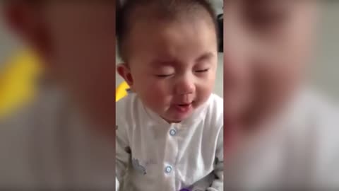 Baby first lemon taste-Funny reaction