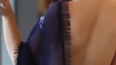 urfi javed back less dress hot video