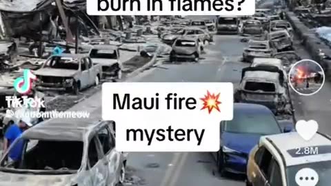 Man achte auf die blauen Schirme, die sind unbeschädigt auf Maui