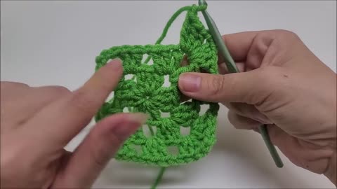 How to crochet A granny saquare tutorial beginners crochet