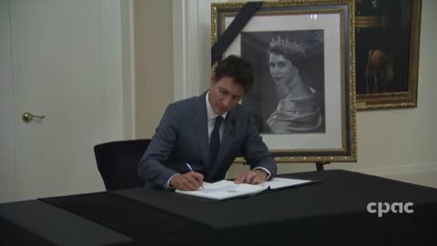 Canada: Canadian Prime Minister Justin Trudeau signs book of condolences for Queen Elizabeth II at Rideau Hall – September 9, 2022