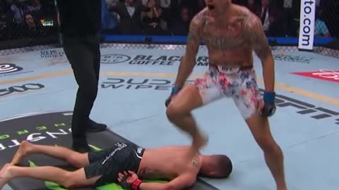 Max Holloway KOs Justin Gaethje 2024