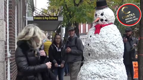 "😂 Homem de Neve Assustador Desafia a Coragem das Pessoas! 😱 | Pegadinhas Épicas"