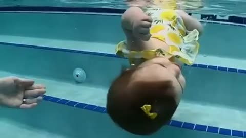 A child swimming normally in the pool🤔