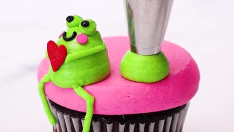 Frog couple cupcakes