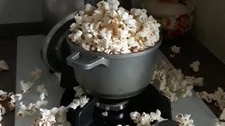 The child decided to make popcorn himself))