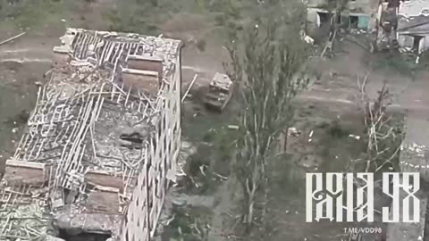 Ukrainian M-113 Medical APC Tries to Evacuate Wounded From Chasov Yar