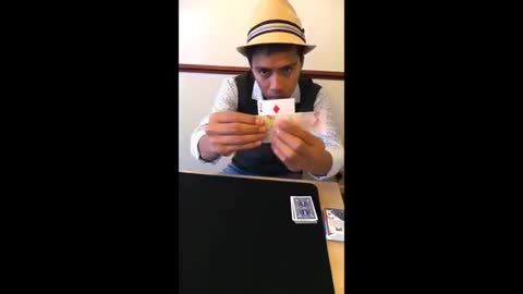 Magician make playing card panertrad